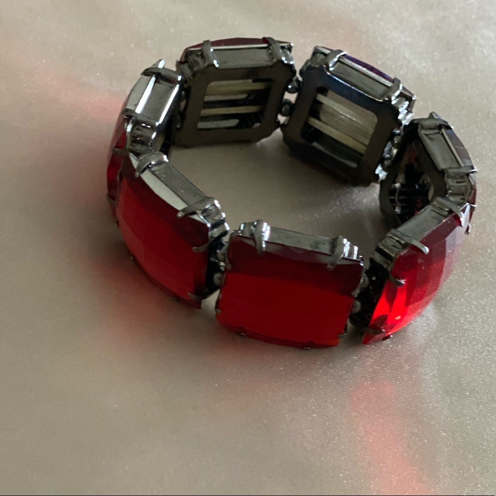 Red bracelet - Picture 2 of 2
